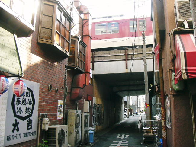 電車の中にまでいい匂いが漂ってくる鶴橋界隈